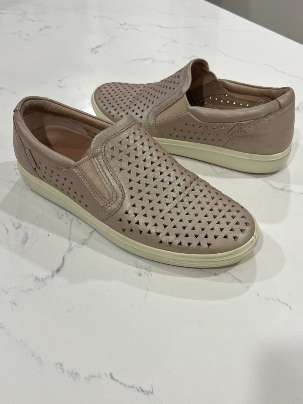 ECCO Soft 7 Ladies Laser perforated upper Soft Pink Size 8